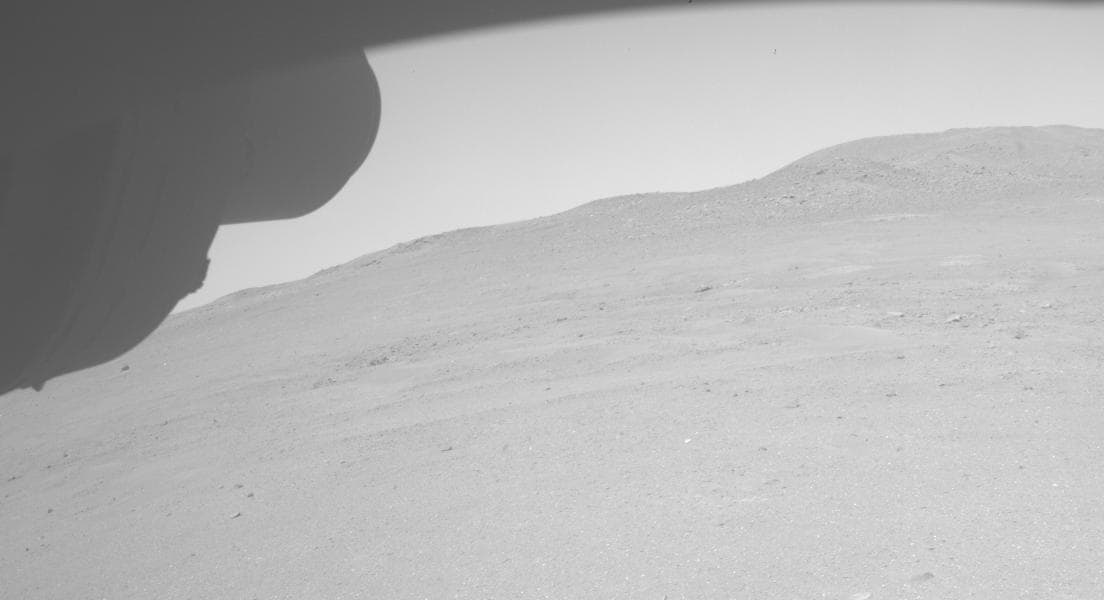 Foto de Marte da câmera FRONT_HAZCAM_LEFT_A