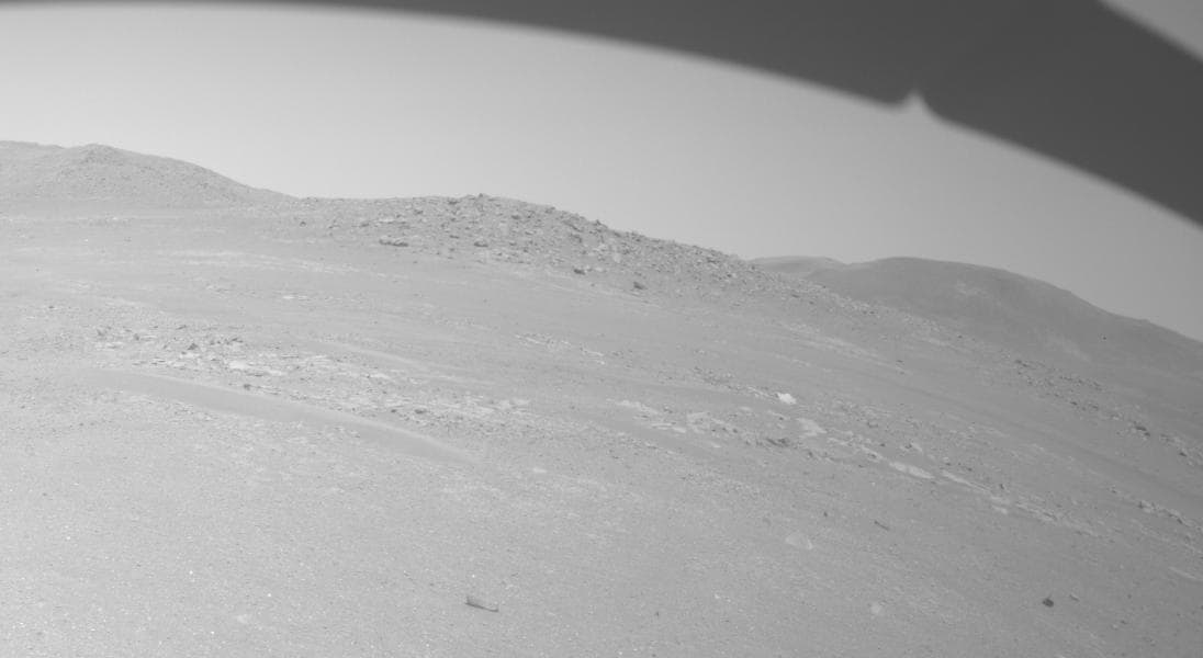 Foto de Marte da câmera FRONT_HAZCAM_LEFT_A