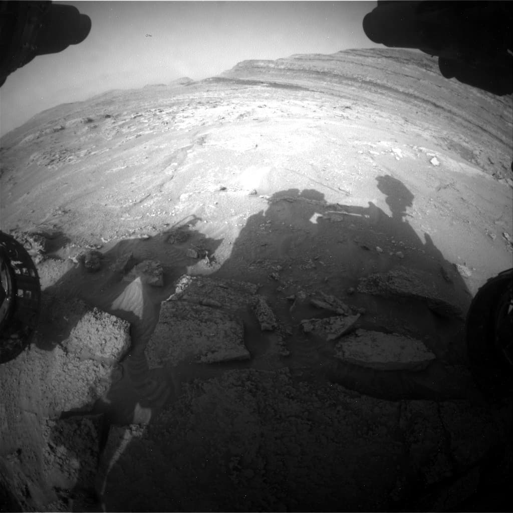 Foto de Marte da câmera FHAZ_RIGHT_B